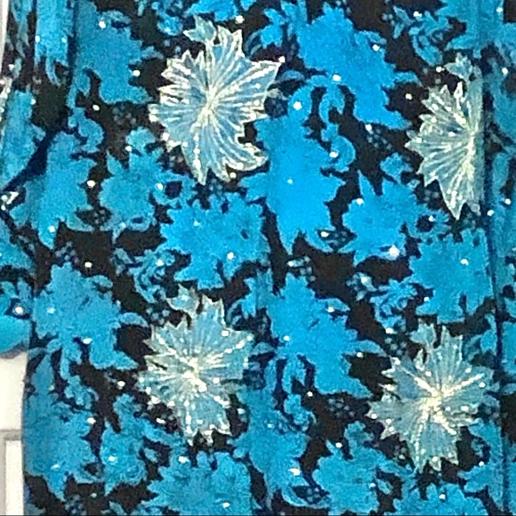 2 Piece Pakistani Shalwar Kameez Self Print Kurta with Sequins Embroidery - Picture 4 of 5